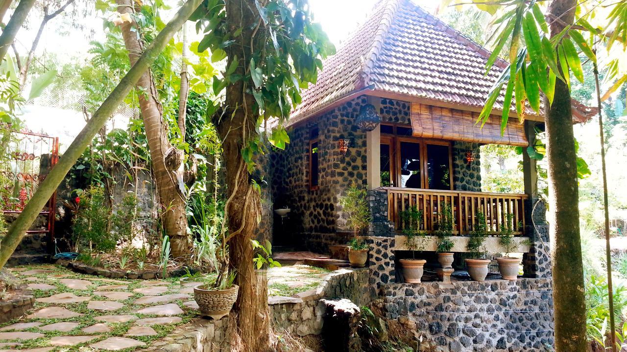 Pondok Manis Bed & Breakfast Singaraja  Exterior photo