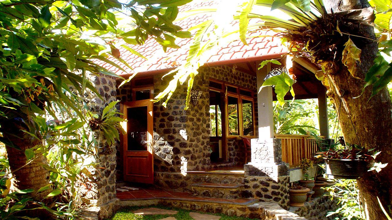 Pondok Manis Bed & Breakfast Singaraja  Exterior photo